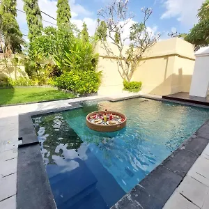https://tukad-villa.ubudhotelsnow.com